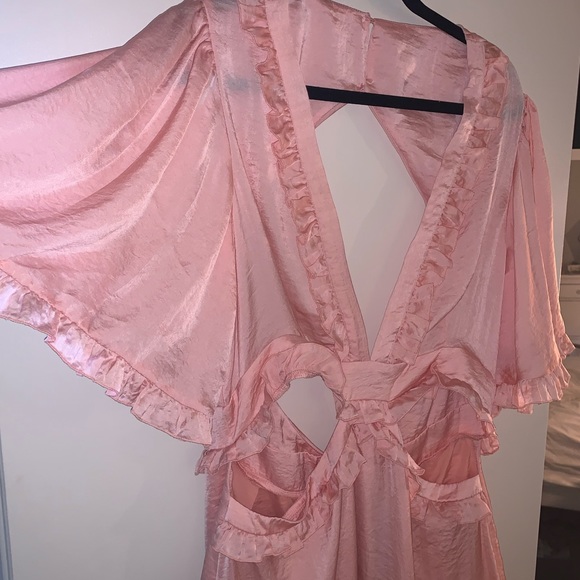 Showpo NWT Maricris open back bell sleeve frill mini dress dusty pink Sz 12 - Picture 6 of 7